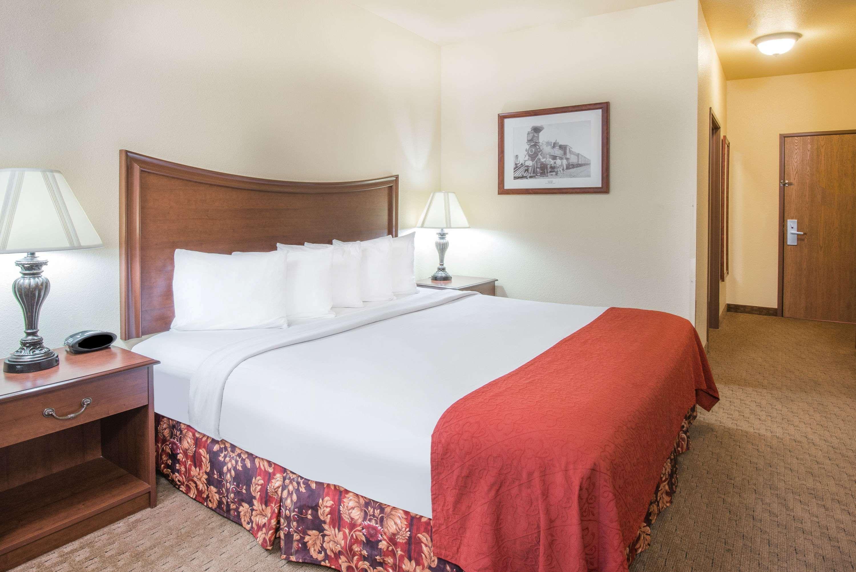 Days Inn By Wyndham Ellis Dış mekan fotoğraf
