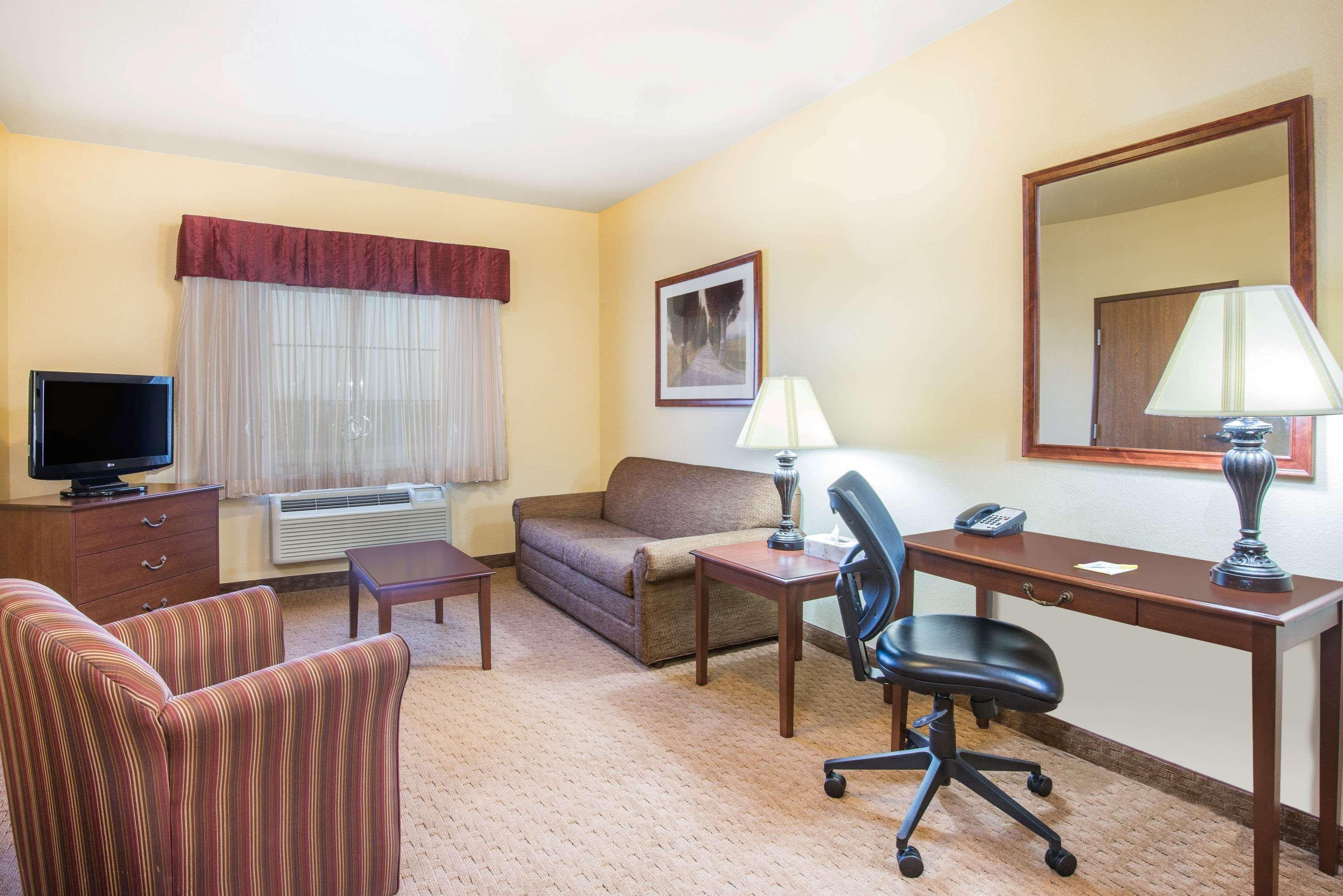 Days Inn By Wyndham Ellis Dış mekan fotoğraf
